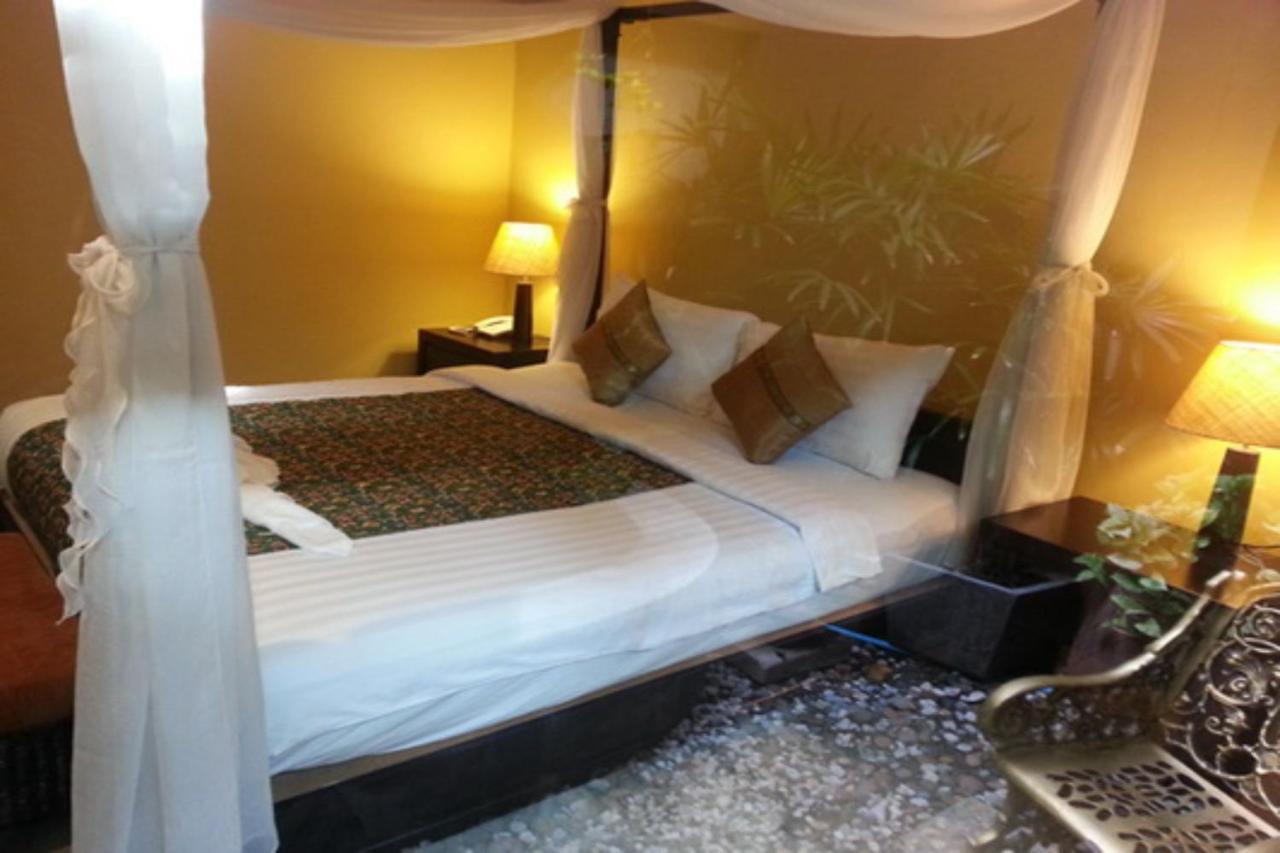 Hotel Baan Phuanda Phuket Exterior foto