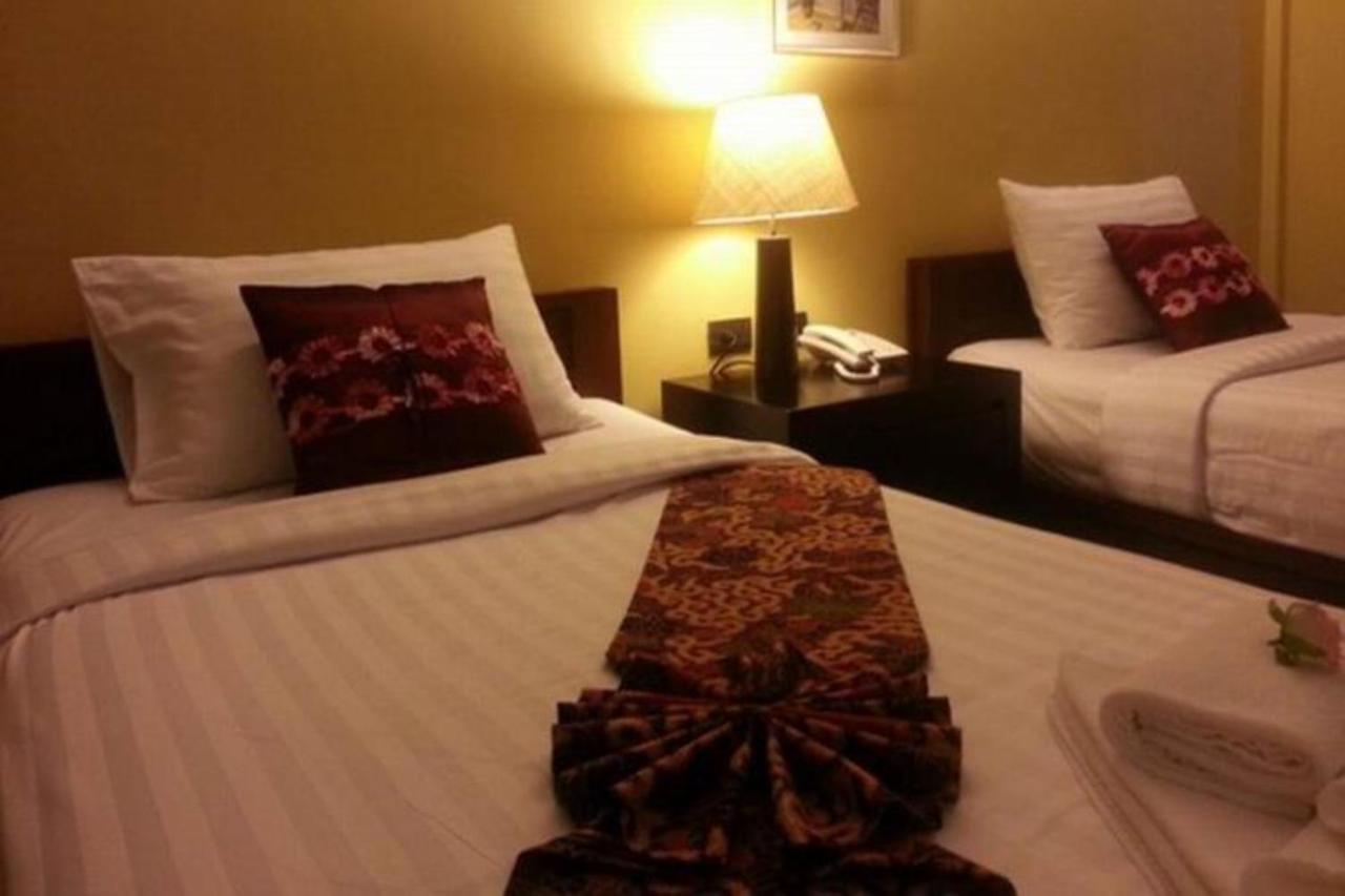 Hotel Baan Phuanda Phuket Exterior foto