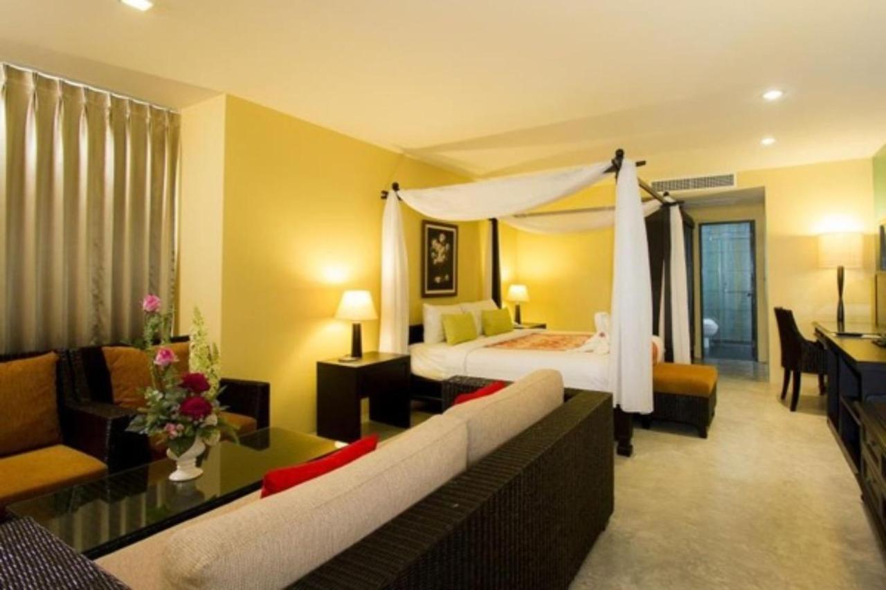 Hotel Baan Phuanda Phuket Exterior foto