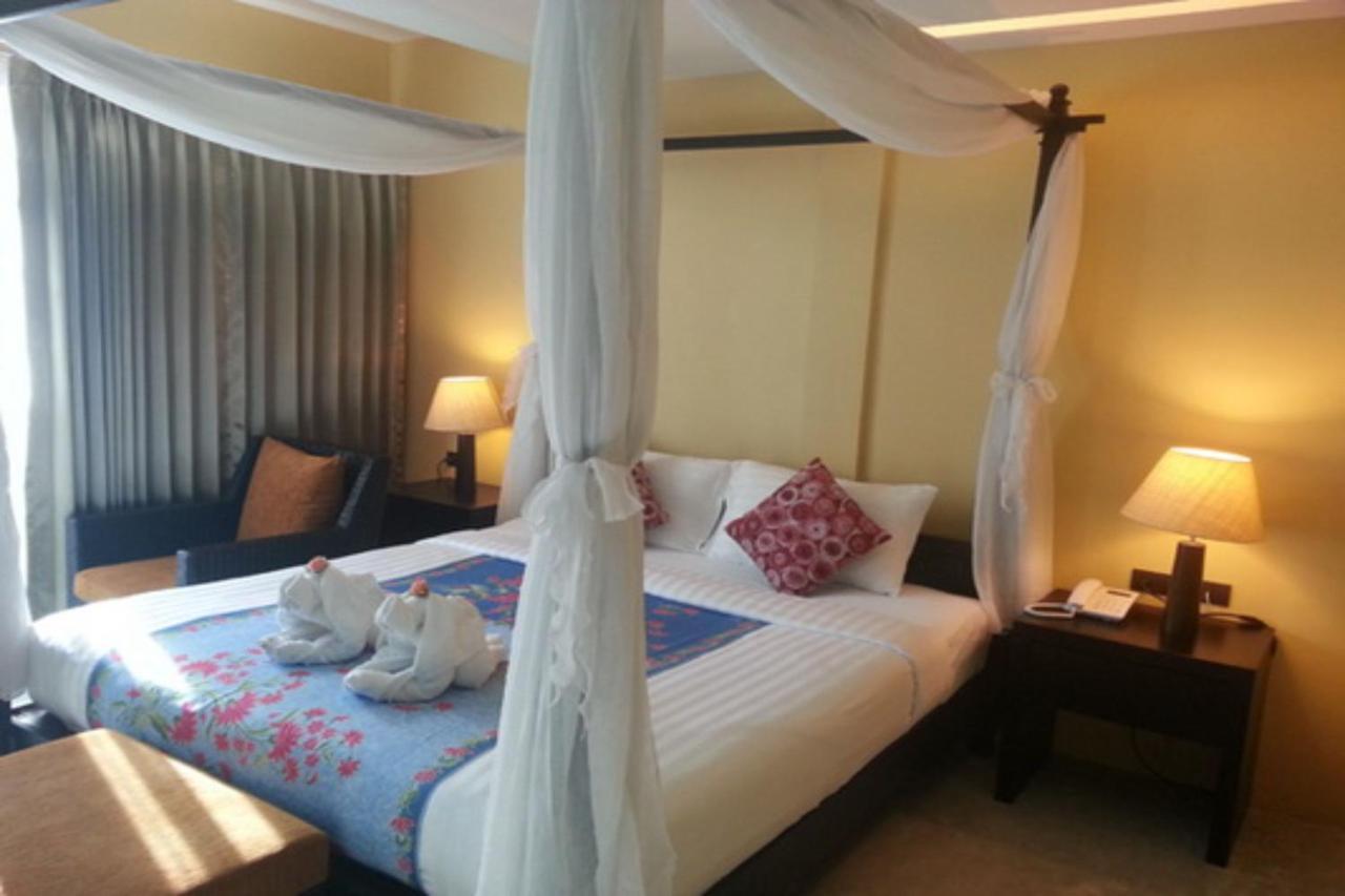Hotel Baan Phuanda Phuket Exterior foto