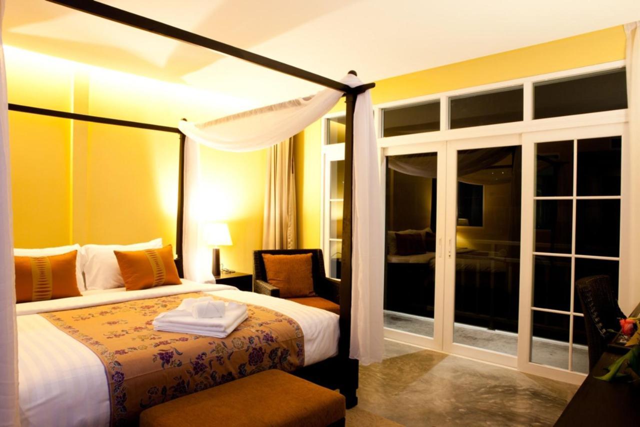 Hotel Baan Phuanda Phuket Exterior foto