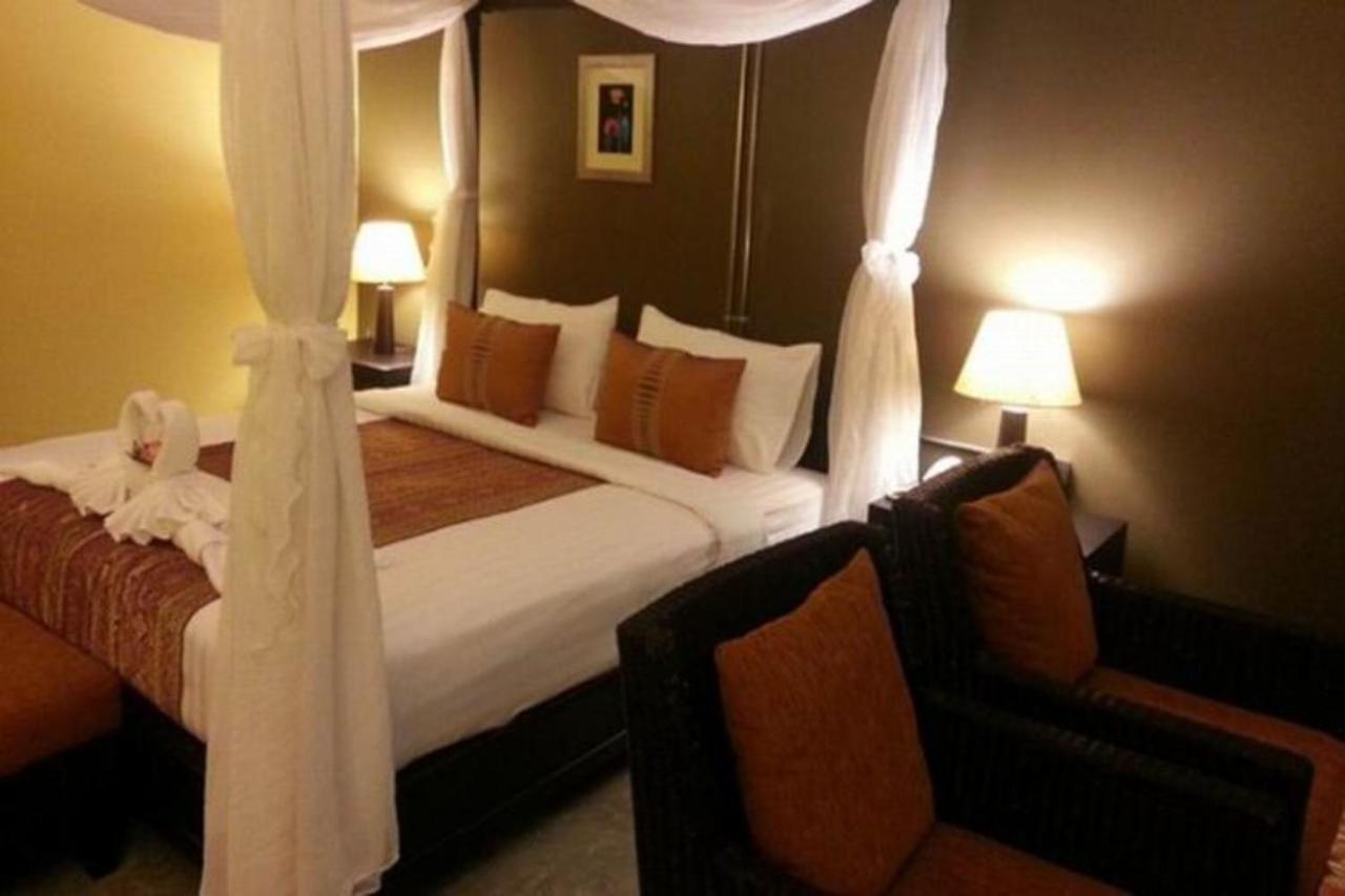 Hotel Baan Phuanda Phuket Exterior foto